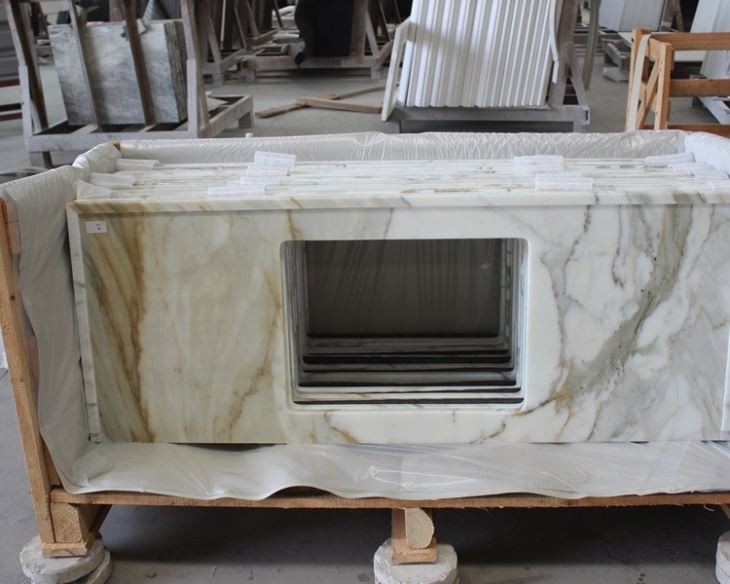 Calacatta Gold Marble Kitchen Countertop (6) Calacatta Gold Marble Kitchen Countertop (6)