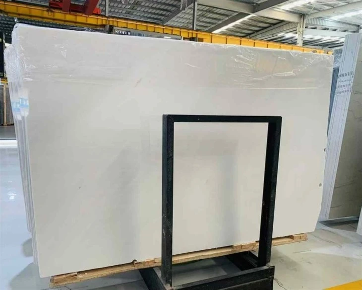 whtie marble slabs​